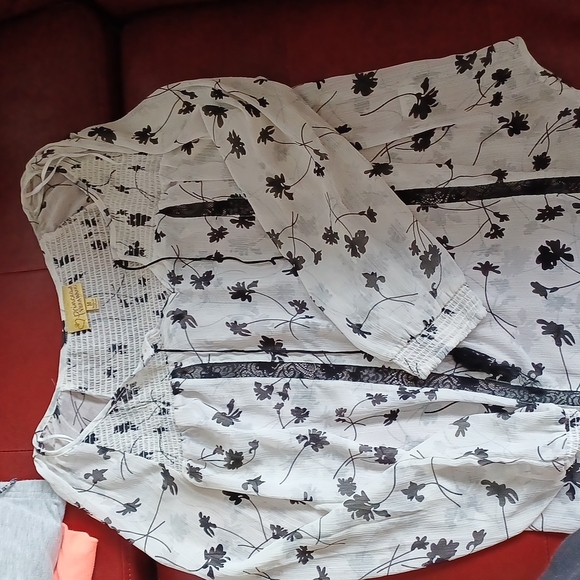 Princess Vera Wang floral tunic, white & black, M - Picture 2 of 6